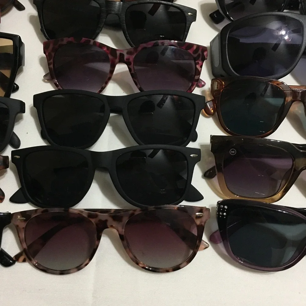 Lot of 30 Unbranded Sunglasses Unisex One Size Multicolor Mixed Styles